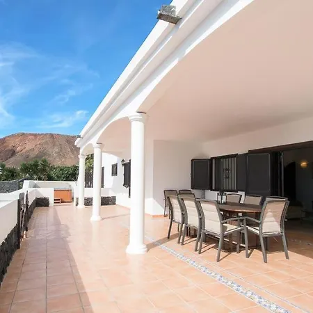 Playa Blanca Sleeps 12 Pool Wifi Willa